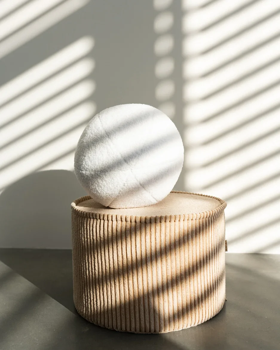 WIGIWAMA kamuolio formos pagalvė Cream White Ball