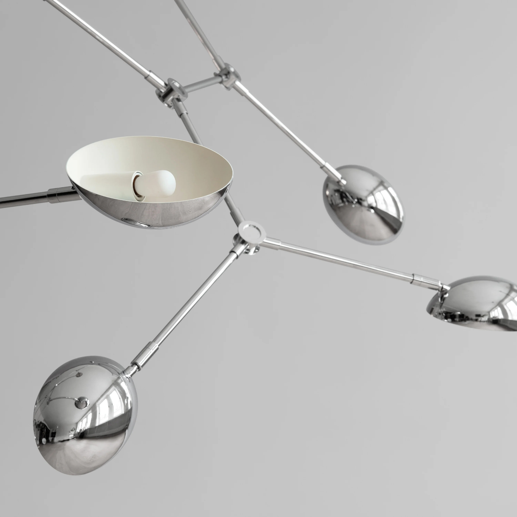 Pakabinamas šviestuvas Drop Chrome