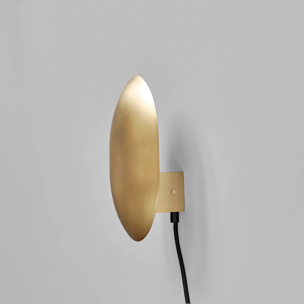 Sieninis šviestuvas Clam Brass 