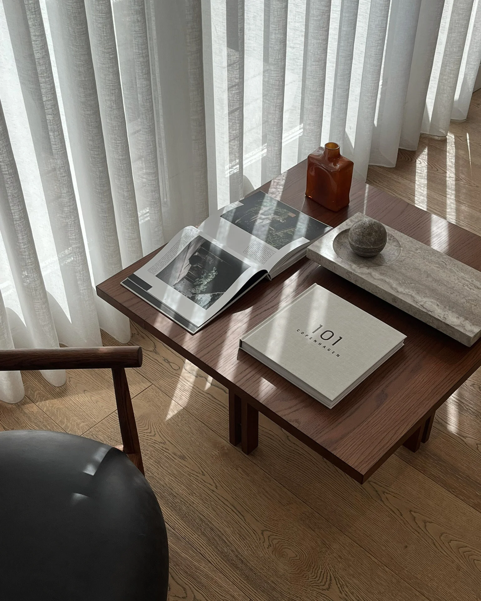 Kavos staliukas Plinth Classic Brown Oak